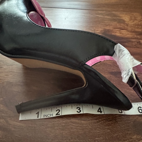 New Hello Kitty Black and Pink Heels Bow, Size 6, Vintage Rare! - Picture 10 of 10